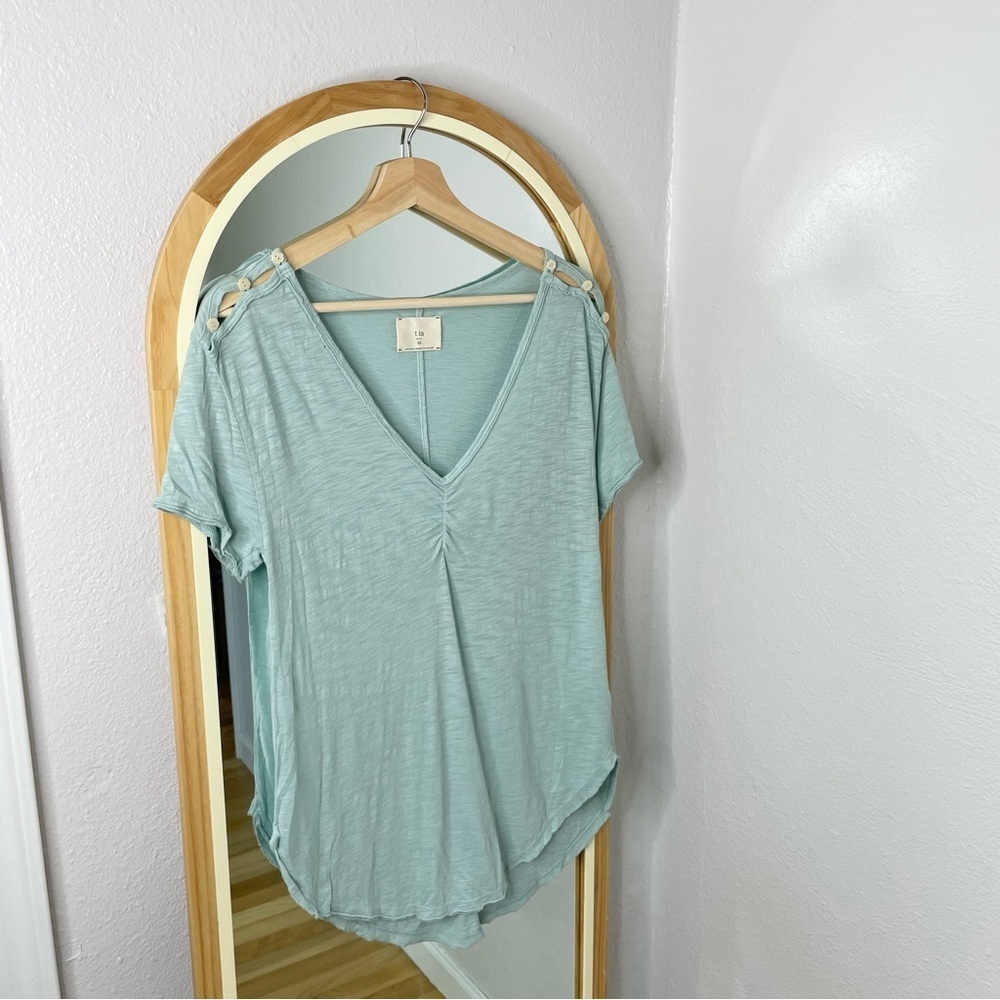 Anthropologie T.la light blue flower button tee shirt